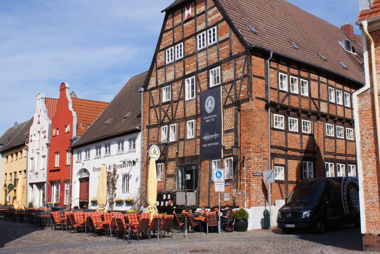 Stadtvilla Bruegemann Mit Terrasse & Parkplatz - Abc136 By AbcWißmar المظهر الخارجي الصورة