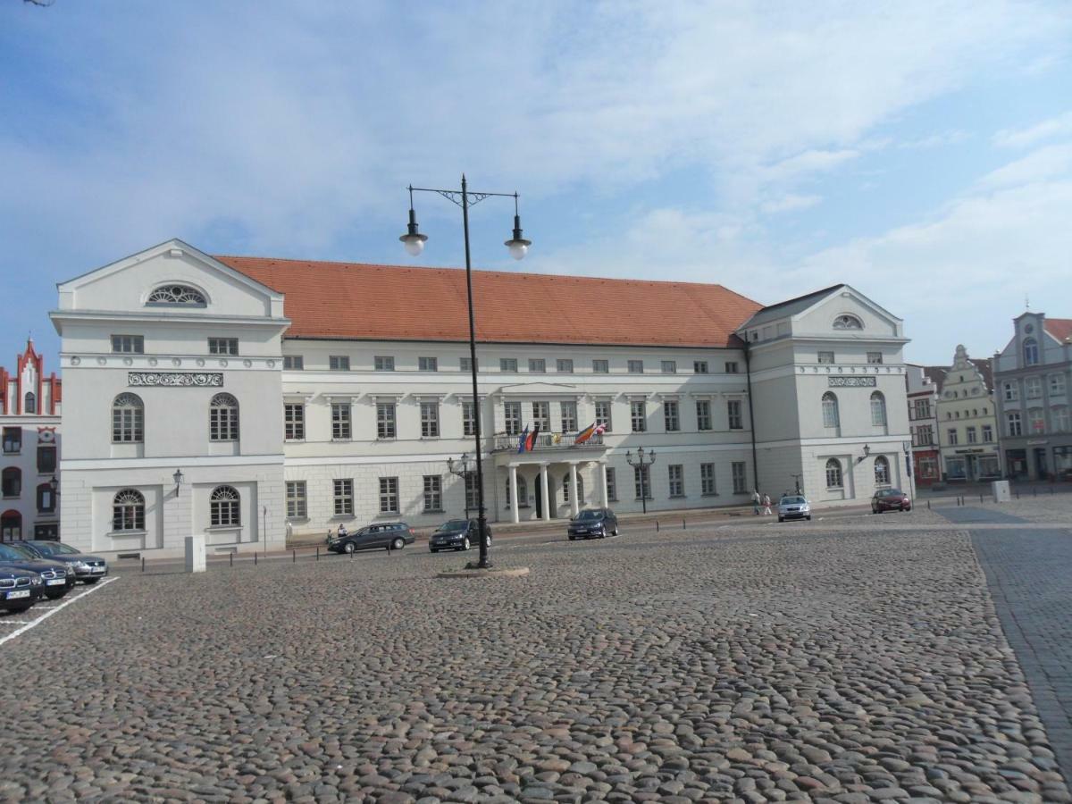Stadtvilla Bruegemann Mit Terrasse & Parkplatz - Abc136 By AbcWißmar المظهر الخارجي الصورة